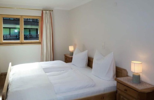 Auffach House | Indulge in Sonnheim: Lake View & Spa Retreat Awaits