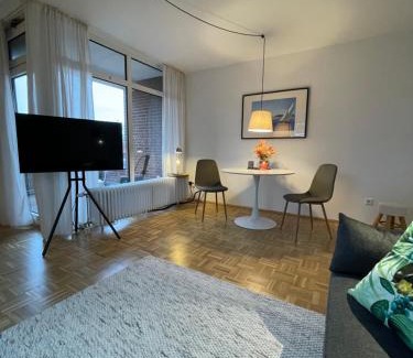 Kreyenbruck Apartment | Sunny Rooftop Apartment Near the Clinic - Family Friendly