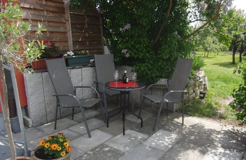 Volkach Apartment | Cozy Apartment for 2-6 in Volkach with Kitchen & Breakfast
