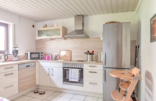 Pombsen Apartment | Inviting Flat in Bad Driburg with Garden and Breakfast
