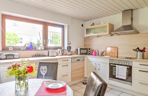Pombsen Apartment | Inviting Flat in Bad Driburg with Garden and Breakfast