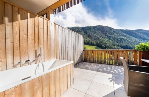 Collepietra Apartment | Discover Sonnleiten Sonnenparadies with Pool and Hot Tub