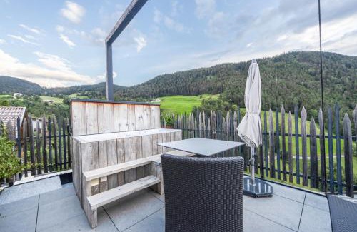 Collepietra Apartment | Relax at Sonnleiten Sterngucker: Pool & Hot Tub Awaits!