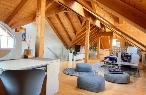 Seekirchen am Wallersee House | SONNTAGSGLÜCK: Family-Friendly Retreat with Pool & Ocean Views