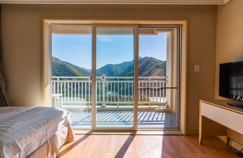 Danyang Resort | Discover Sono Moon Danyang: Poolside Relaxation Awaits