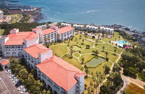 Pyoseon Resort | Discover Sono Calm Jeju: Relaxation with Private Pools
