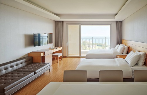 Pyoseon Resort | Relax at Sono Calm Jeju with Pool, Spa & Family Amenities