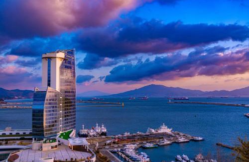 Chongp'o Hotel | Oceanfront Elegance at Sono Calm Yeosu - Guest Rated 8.4