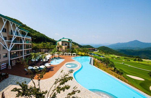 Seo Resort | Top-Rated Sono Felice Village with Family-Friendly Amenities