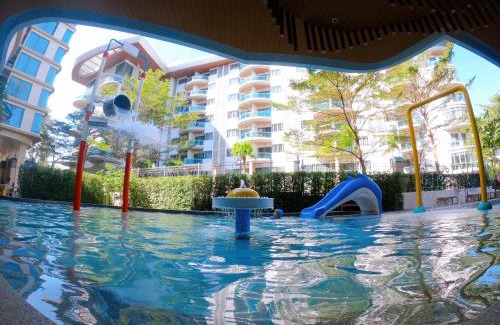 Tha Thaewawong Apartment | Beachfront Bliss at Sonrisa Sriracha with Pool & Ocean Views