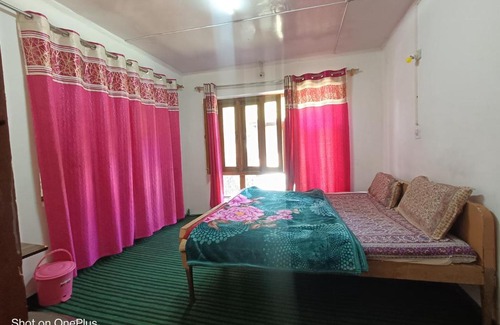 Laripora House | Affordable Family Stay at Sonsar Guest House