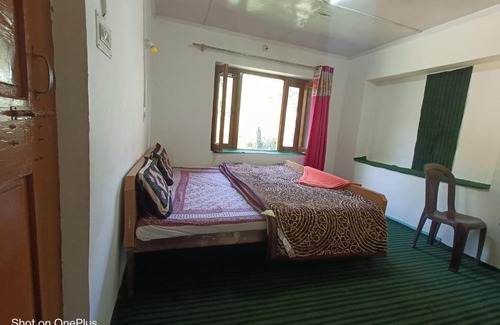Laripora House | Affordable Family Stay at Sonsar Guest House