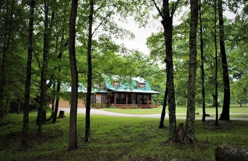 Cross Plains Cabin | Discover Sonshine Cabin: Your Private Park Getaway