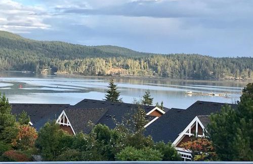 Sooke House | Cozy Sooke Harbour Townhouse with Oceanfront Views