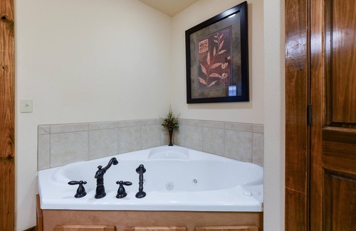 Reeds Spring House | Discover Sooner Settle Lodge: Oceanfront Pool Paradise