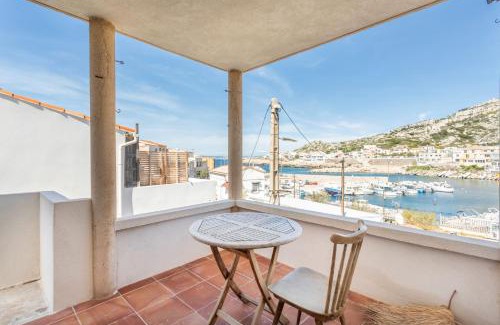8th Arrondissement Apartment | Relaxing Goudes Hotel with Sea Views & Family-Friendly Comfort