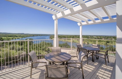 Marble Falls Condo | Revitalize at Radiant Resort: Pool, Spa & Riverview Relaxation