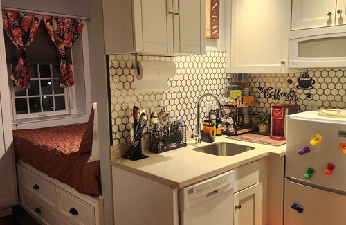 Downtown Condo | Soothing condo with AC in vibrant Providence