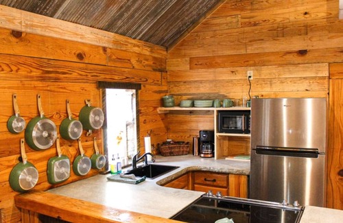 Eureka Springs Cabin | Soothing LOG CABIN in charming Eureka Springs