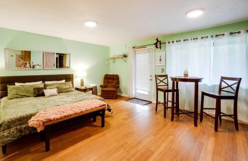 Smith River Apartment | Relaxing Studio Oasis with Scenic Views, Steps to Beach