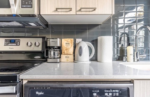 Mercer Island Apartment | Welcoming Sophari Mercer Island Suites with Family Amenities