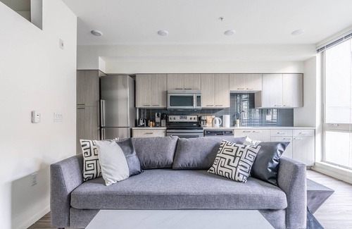 Mercer Island Apartment | Welcoming Sophari Mercer Island Suites with Family Amenities