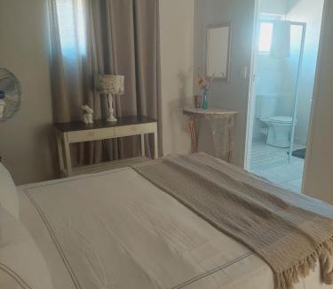 Strand Apartment | Cozy Sophia’s Cottage: Perfect for Families and Pets