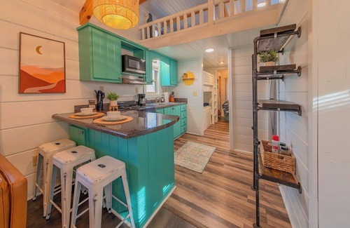 Lookout Valley Neighborhood Association Apartment | Experience Comfort at Sophie Cabin | Tiny Retreat in Nature