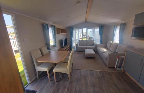 Camber Resort | Unwind at Sophie's Caravan: Ocean View & Pet-Friendly Retreat