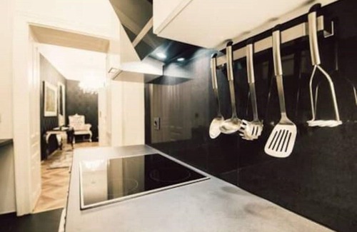 Brigittenau Apartment | Deluxe Stay at Sophie's Place Augarten with Parking & Kitchen