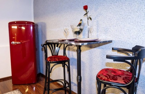 Alservorstadt Apartment | Romantic Escape at Sophie's Place "Love Edition"
