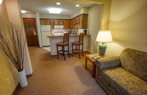 College Hotel | Discover Sophie Station Suites: Rated 9/10 with Top Amenities