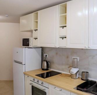 Blagoevgrad Apartment | Sophie Studio - Top center, Cozy & Work-Friendly near AUBG, Free streaming platforms