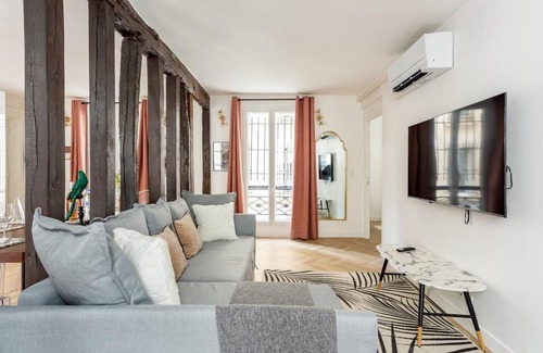 Strasbourg -Saint-Denis Apartment | Top-Rated SophieStay: Modern Apartment with King Bed