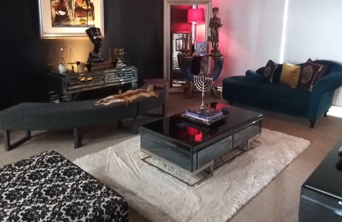 Bankstown Apartment | Sophiscated, classy with a penthouse feel 2 bdrm apartmnt