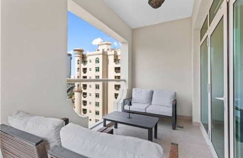 Palm Jumeirah Apartment | Sophisticated 3 Bed Palm Jumeirah w Beach Access