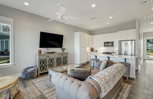 Rockport House | Sophisticated canal-view villa with pool, vast fishing pier, deck & washer/dryer