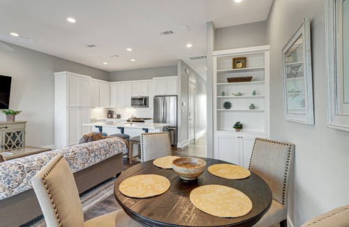 Rockport House | Sophisticated canal-view villa with pool, vast fishing pier, deck & washer/dryer