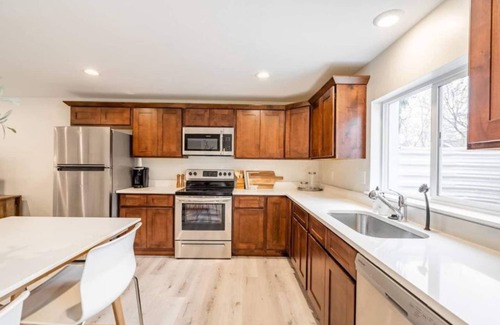 Pleasant Grove House | Stylish Ocean View Guest Apartment - Rated 9.4/10