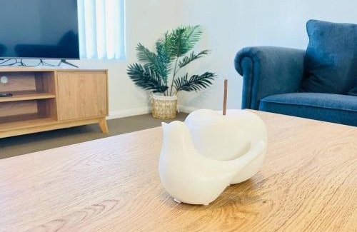 Wagga Wagga Apartment | Elegant City Retreat: Experience Top-Rated Comforts