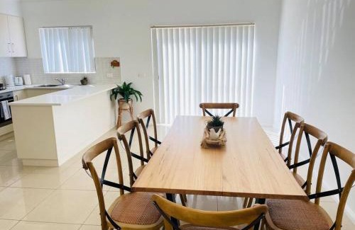 Wagga Wagga Apartment | Elegant City Retreat: Experience Top-Rated Comforts