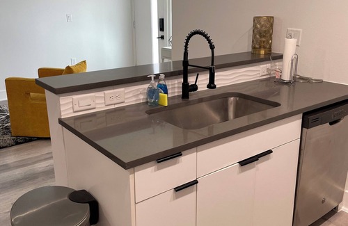 Old East Dallas Apartment | Sophisticated, comfortable and convenient 1-bdrm apt in Downtown Dallas.