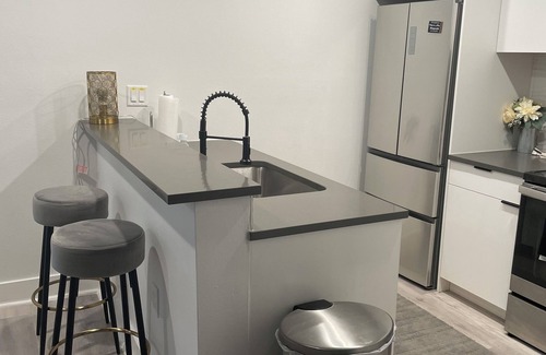 Old East Dallas Apartment | Sophisticated, comfortable and convenient 1-bdrm apt in Downtown Dallas.