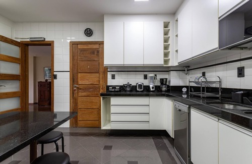 Zona Sul Apartment | Family-Friendly Retreat with Pool in Botafogo
