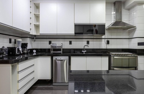 Zona Sul Apartment | Family-Friendly Retreat with Pool in Botafogo
