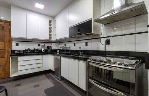 Zona Sul Apartment | Family-Friendly Getaway with Pool in Botafogo
