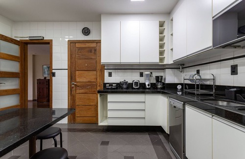 Zona Sul Apartment | Family-Friendly Getaway with Pool in Botafogo