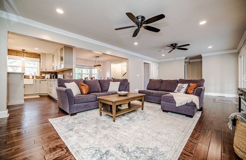 Southern Pines House | SoPi Home: Relax by the Pool with Scenic Lake Views