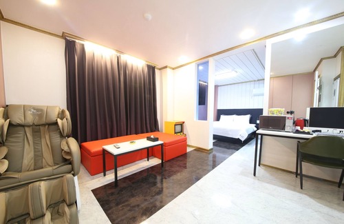 Hodu-ri Hotel | Eco-Friendly Comfort at Sopung with Breakfast Included