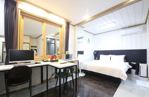 Hodu-ri Hotel | Eco-Friendly Comfort at Sopung with Breakfast Included